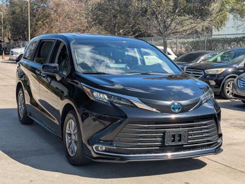 2024 Toyota Sienna XLE