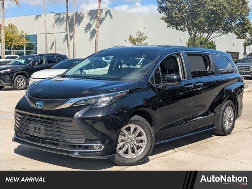 2024 Toyota Sienna XLE