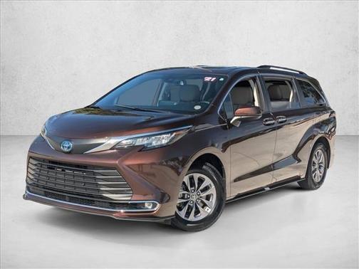 2021 Toyota Sienna XLE 8 Passenger