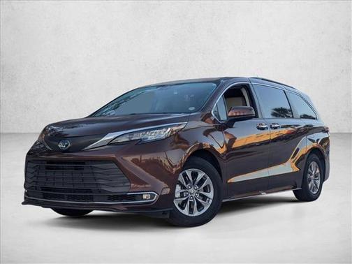 2021 Toyota Sienna XLE 8 Passenger