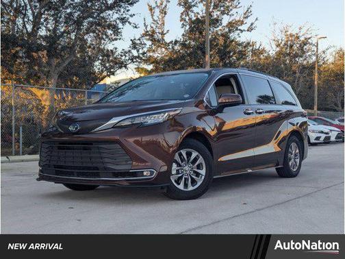 2021 Toyota Sienna XLE 8 Passenger