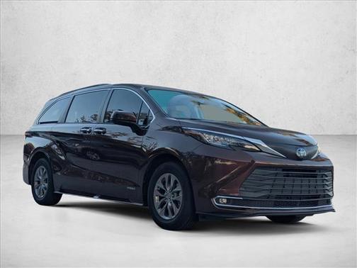 2021 Toyota Sienna XLE 8 Passenger
