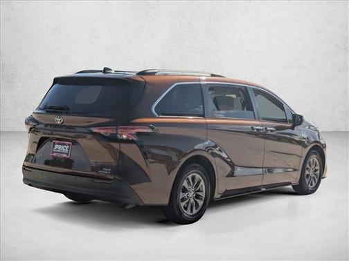 2021 Toyota Sienna XLE 8 Passenger