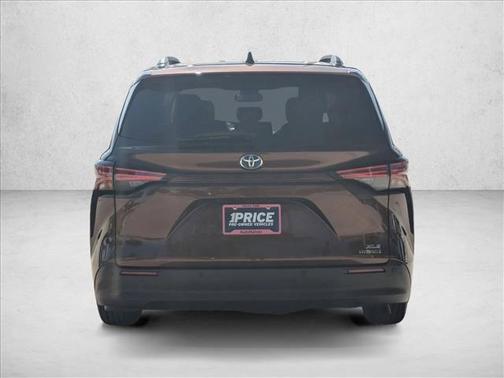 2021 Toyota Sienna XLE 8 Passenger
