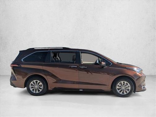 2021 Toyota Sienna XLE 8 Passenger