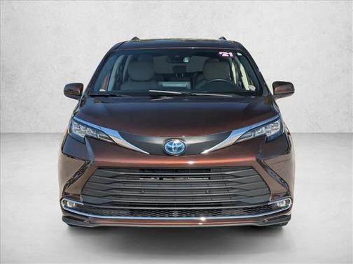 2021 Toyota Sienna XLE 8 Passenger