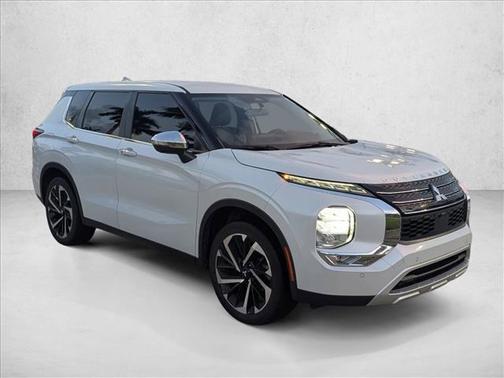 White Diamond 2022 Mitsubishi Outlander SE