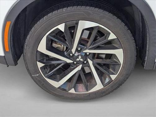White Diamond 2022 Mitsubishi Outlander SE