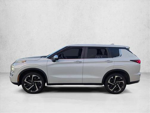 White Diamond 2022 Mitsubishi Outlander SE
