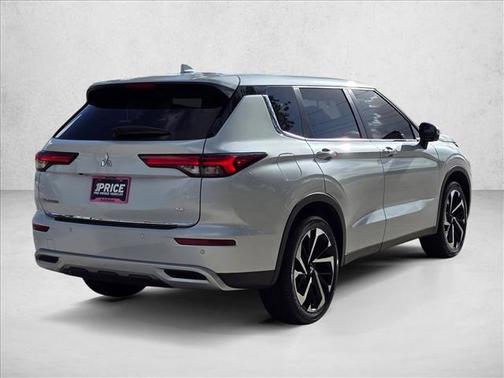 White Diamond 2022 Mitsubishi Outlander SE