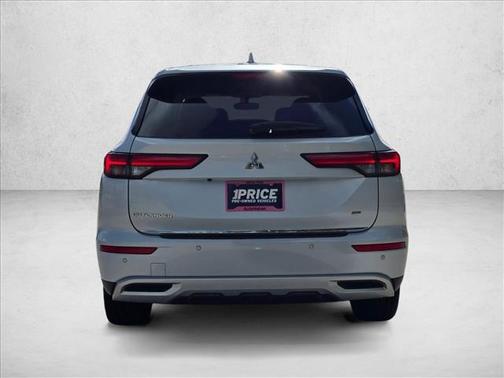 White Diamond 2022 Mitsubishi Outlander SE