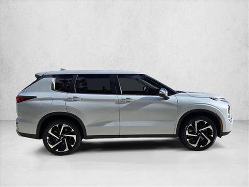 White Diamond 2022 Mitsubishi Outlander SE