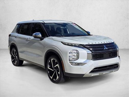White Diamond 2022 Mitsubishi Outlander SE