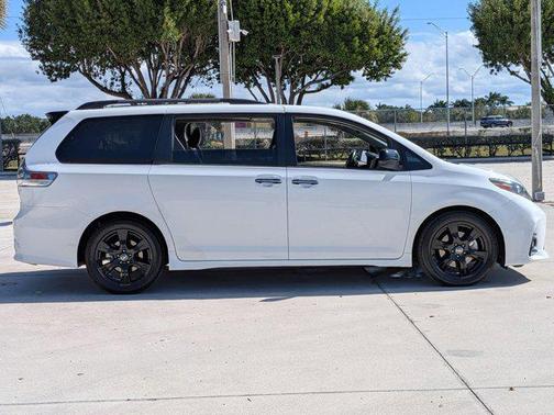 2020 Toyota Sienna SE Premium