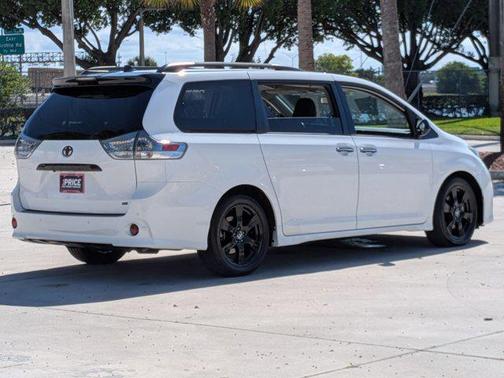 2020 Toyota Sienna SE Premium
