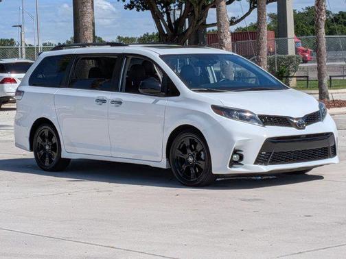 2020 Toyota Sienna SE Premium