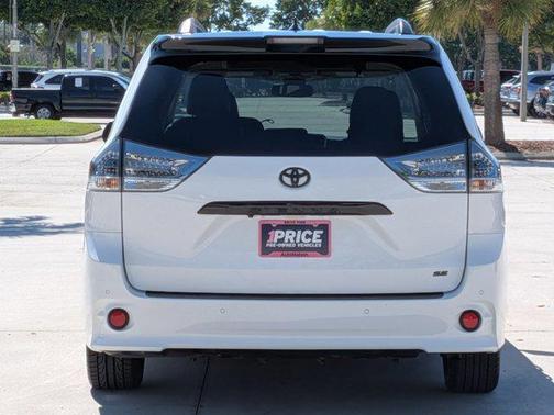 2020 Toyota Sienna SE Premium