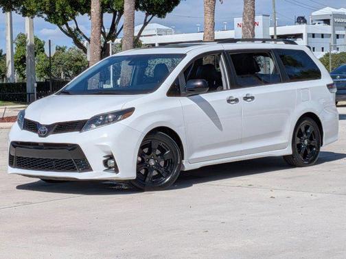 2020 Toyota Sienna SE Premium