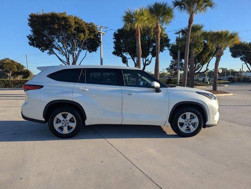 2021 Toyota Highlander LE