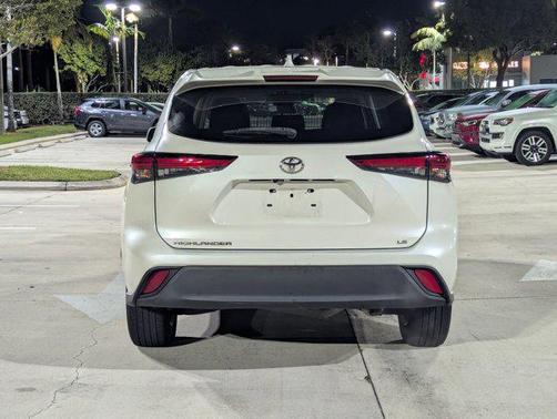 2021 Toyota Highlander LE