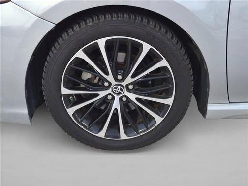 Celestial Silver Metallic 2018 Toyota Camry SE