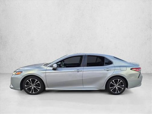 Celestial Silver Metallic 2018 Toyota Camry SE