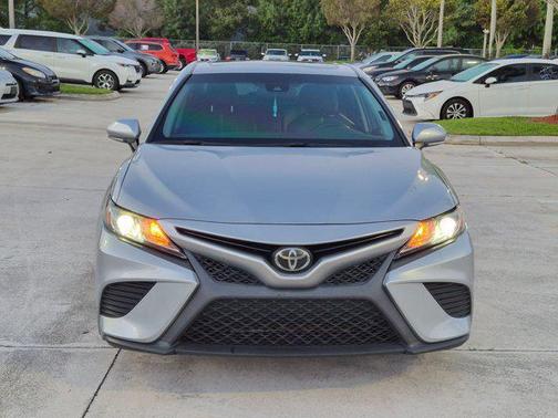 Celestial Silver Metallic 2018 Toyota Camry SE