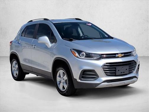 Silver Ice Metallic 2019 Chevrolet Trax LT