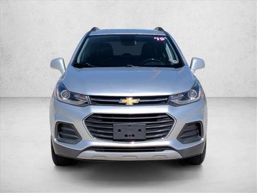 Silver Ice Metallic 2019 Chevrolet Trax LT