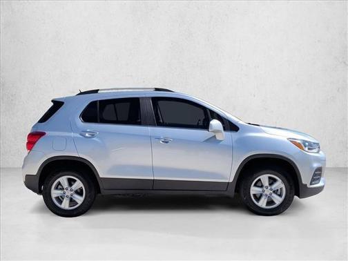 Silver Ice Metallic 2019 Chevrolet Trax LT