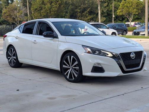 2022 Nissan Altima SR FWD