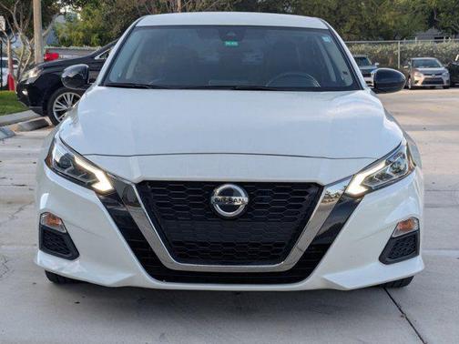 2022 Nissan Altima SR FWD