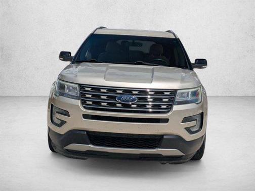 White Gold Metallic 2017 Ford Explorer XLT