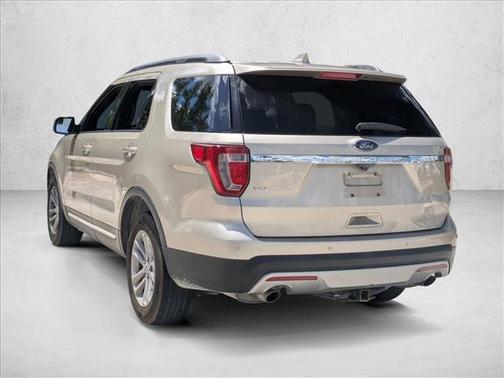 White Gold Metallic 2017 Ford Explorer XLT
