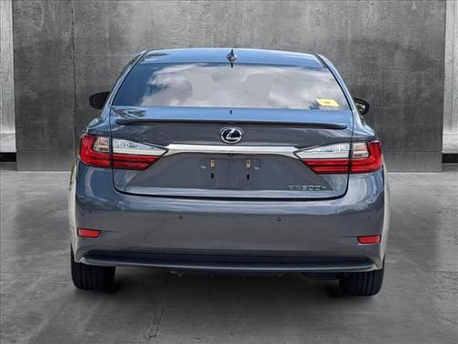 2016 Lexus ES 300h Base
