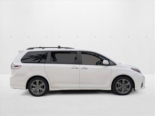 2020 Toyota Sienna SE