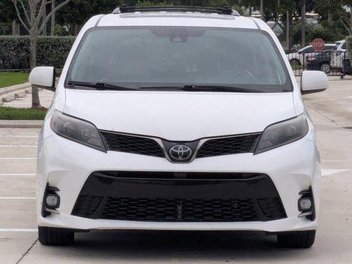 2020 Toyota Sienna SE