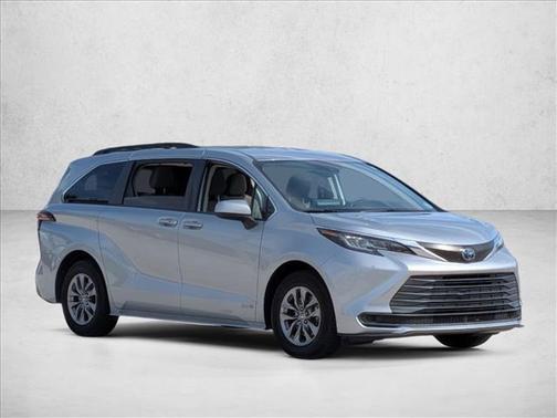 2021 Toyota Sienna LE