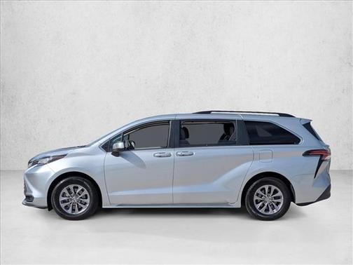 2021 Toyota Sienna LE