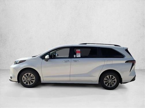 2025 Toyota Sienna XLE