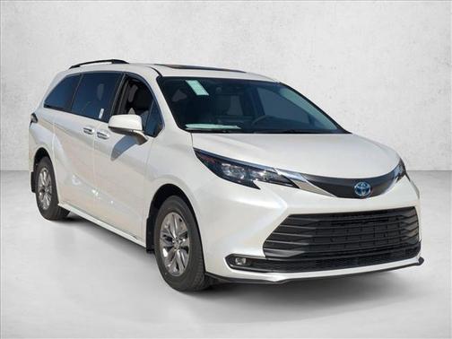 2025 Toyota Sienna XLE