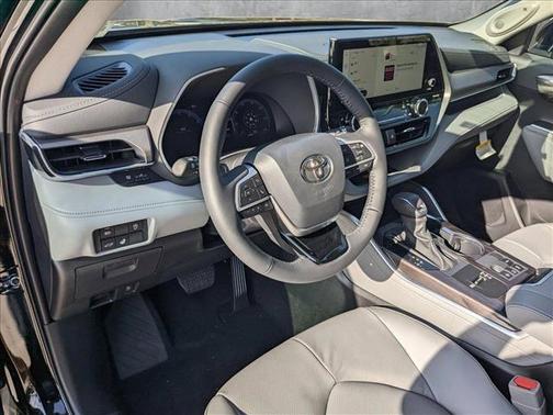 2025 Toyota Highlander Limited
