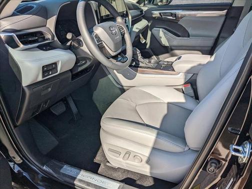 2025 Toyota Highlander Limited