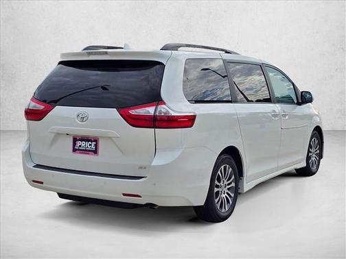 Blizzard Pearl 2019 Toyota Sienna XLE