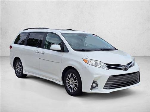 Blizzard Pearl 2019 Toyota Sienna XLE