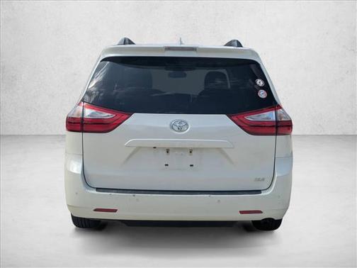Blizzard Pearl 2019 Toyota Sienna XLE