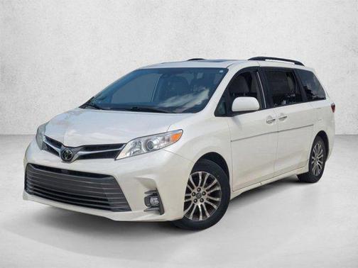 Blizzard Pearl 2019 Toyota Sienna XLE