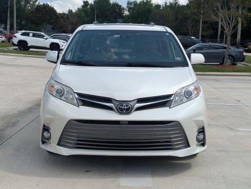 Blizzard Pearl 2019 Toyota Sienna XLE