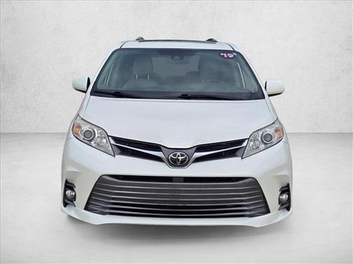 Blizzard Pearl 2019 Toyota Sienna XLE