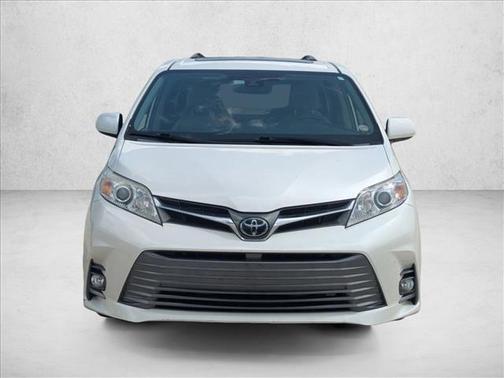 Blizzard Pearl 2019 Toyota Sienna XLE